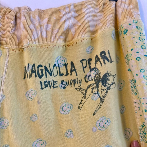 Magnolia Pearl Floral Joggers Pants - Picture 6 of 13